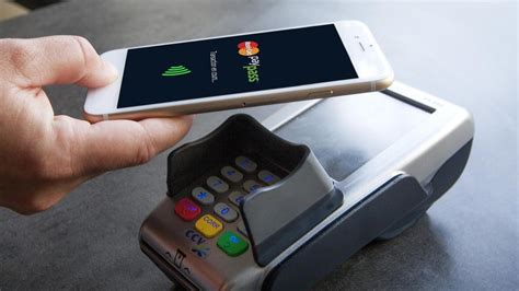 Бесконтактные платежи с помощью NFC в смартфоне