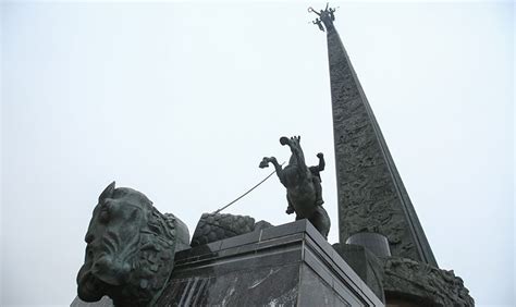 Вред монументам