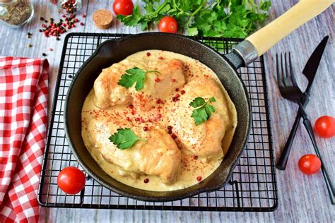 Второе блюдо: курица в сливочном соусе