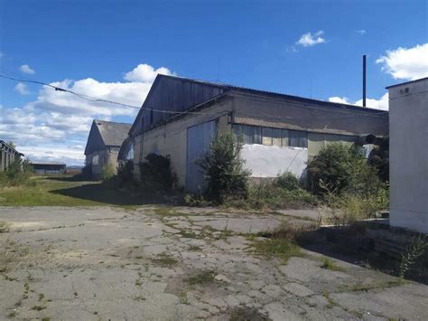 Горит большая часть производственных помещений