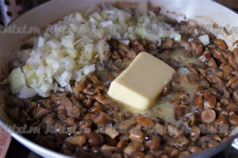Грибная начинка с луком и сыром