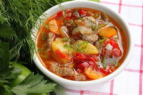 Гуляш из форели с овощами