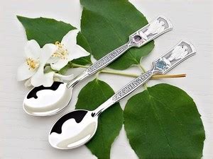 Дарить серебряную ложку