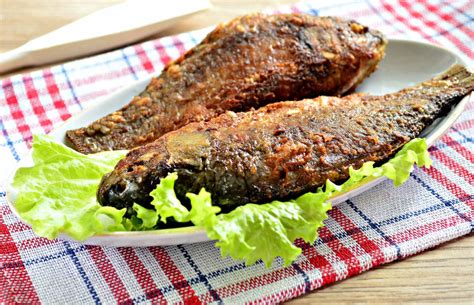 Жареная рыба и сушка