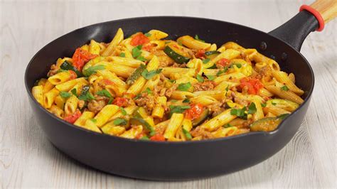Завтрак с макаронами и томатами