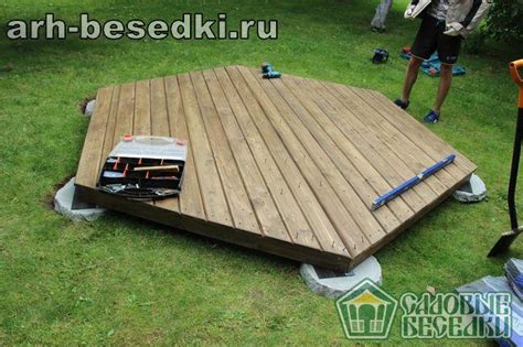 Зимний уход за деревянной беседкой