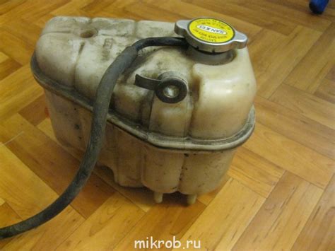 Износ трещин на разширительном бачке