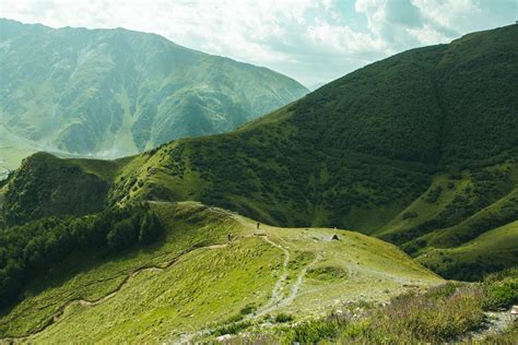 Изумрудные леса и горные вершины