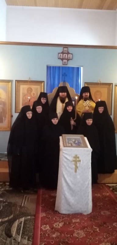 История: первые эпизоды мужчин в женской общине