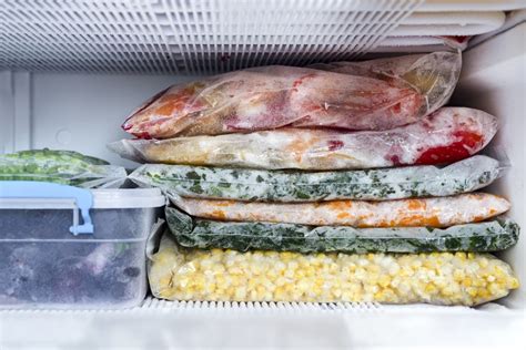 Как правильно хранить мороженые продукты