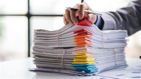 Как справиться, если получатель не желает хранить ценные документы