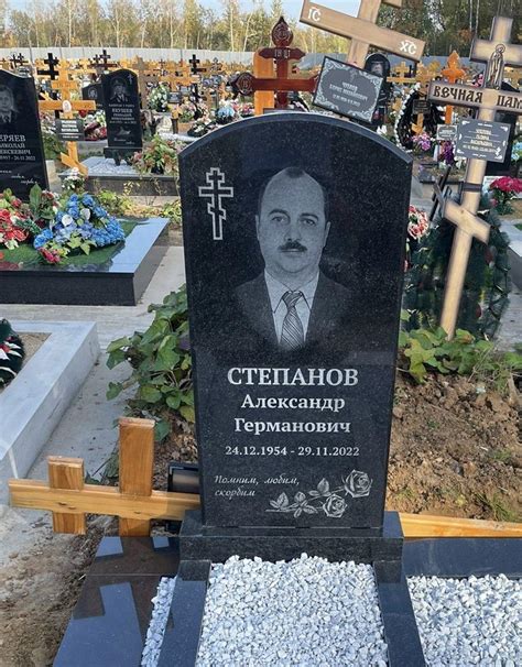 Кладут памятники умершим
