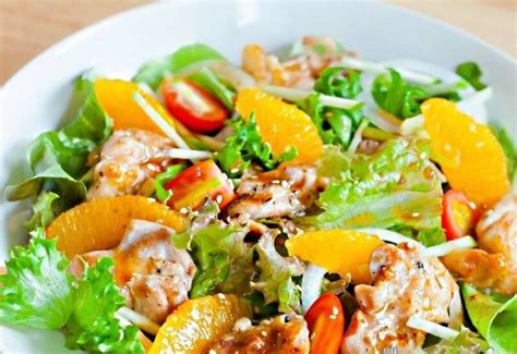 Легкая закуска: Салат с куриной грудкой и апельсинами