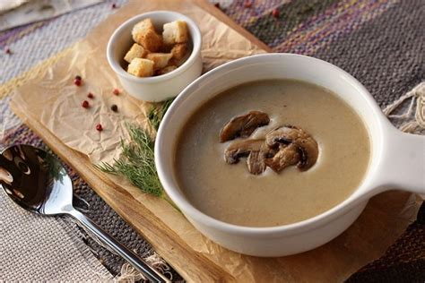 Нежный гречневый крем-суп с шампиньонами и сливками