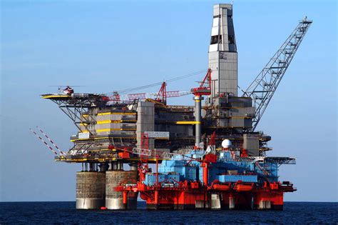 Нефтяные вышки и шельфы