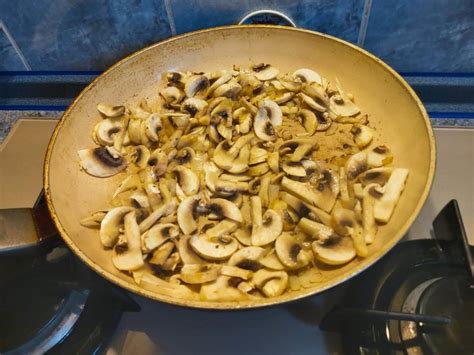 Обжарка грибов на сковороде: мастерство создания вкусного блюда