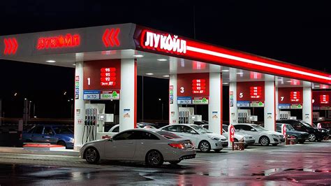 Особенности функционирования АЗС "Лукойл" в последний день года: режим работы и оказание услуг