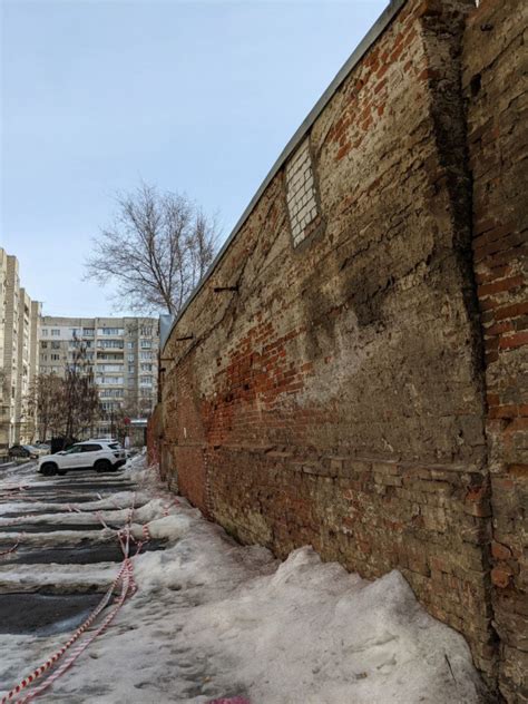 Падающая стена дома во сне