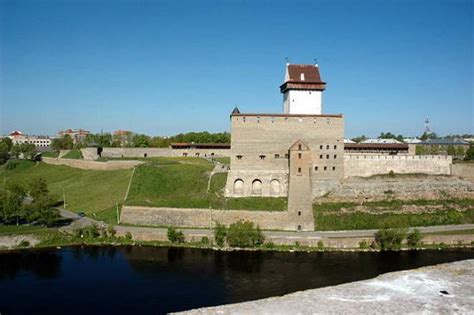 Памятник средневековой архитектуры - Бастион Нарва