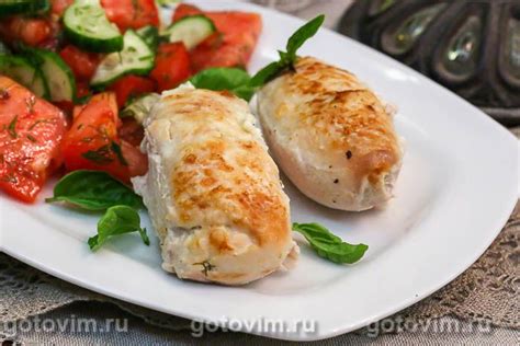 Питательные куриные рулетики с овощами и зеленью