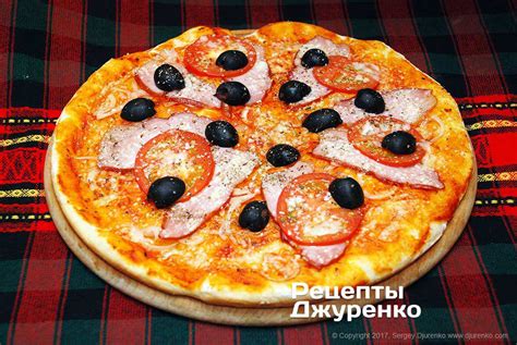 Пицца с нежным куриной мясом и ароматными оливками