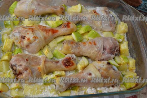 Подача и приготовление к подаче блюда из ленточки из чечевицы с мясом птицы