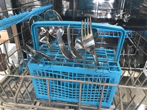 Правильная компоновка противней для эффективной мойки в посудомоечной машине
