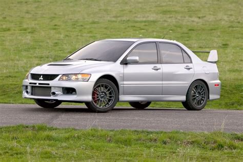 Преимущества использования сети данных в системе автомобиля Mitsubishi Lancer 9