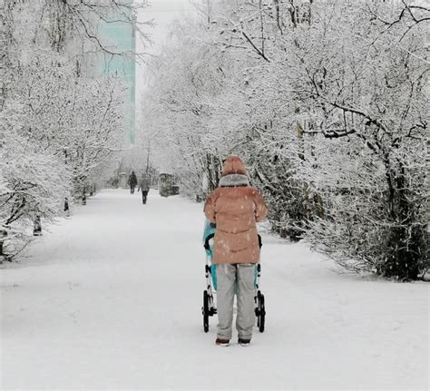 Преимущества и недостатки учета ухода за детьми в общем трудовом стаже