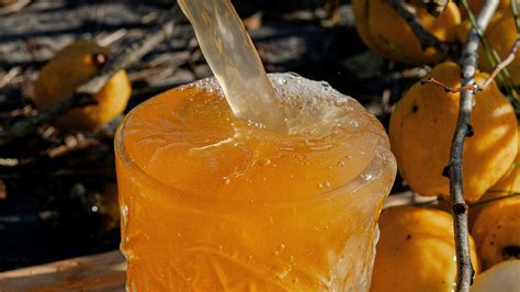 Приготовление компота из айвы с косточками