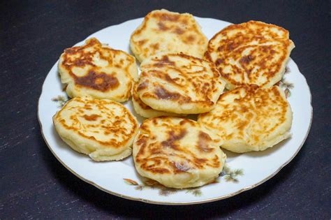 Приготовление теста для сырников из творога