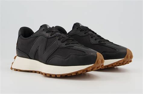 Проверка этикеток и упаковки New Balance 327