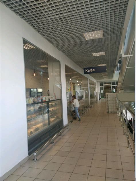 Процесс трудовой деятельности в торговом центре Леруа Мерлен в майский период