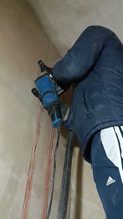 Процесс штробления гипсокартона