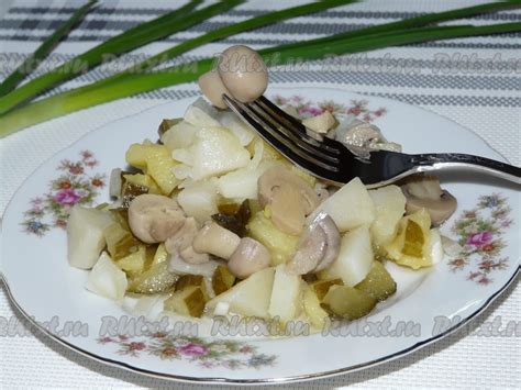 Салат с брокколи, картофелем и грибами