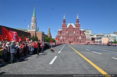 Сочетание красного галстука с учебной формой: грамотные советы
