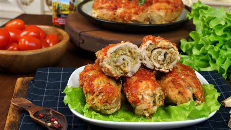 Сочные кейловые рулетики с мясной начинкой: полезное блюдо для всей семьи