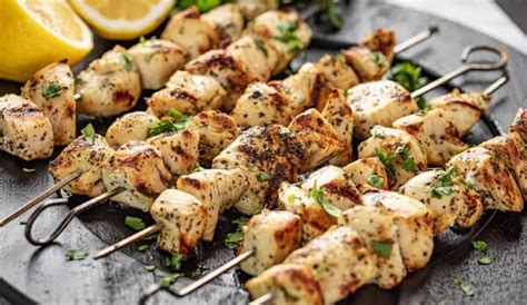Сочный куриный шашлык на гриле с пряным маринадом