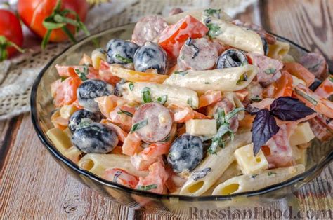 Сытный салат с сосисками и овощами: идеальный выбор для летнего ужина