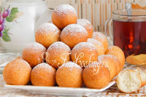 Творожные шарики с малиной в кокосовой крошке