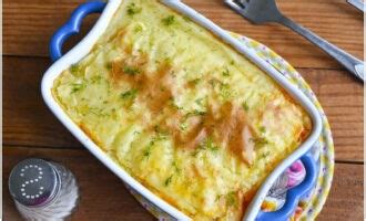 Украсьте вашу традиционную картофельную запеканку куриной основой - необычный и вкусный вариант.