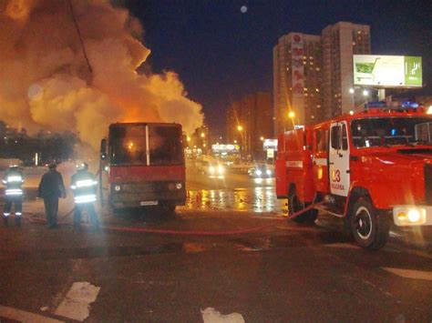 Уступка дороги при движении в общественном транспорте