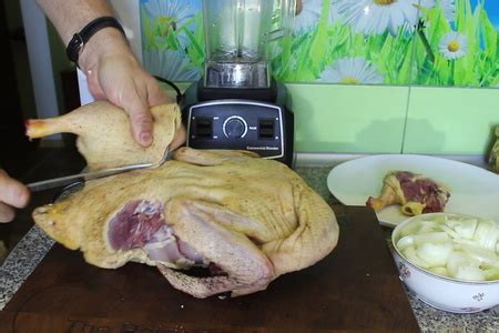 Утка в сливовом соусе с картофельным пюре