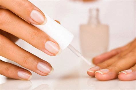 Уход за искусственными ногтями: основные аспекты и рекомендации
