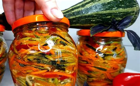Фасовка и закатка кабачков в банки