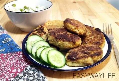 Формирование и жарка куриных котлет