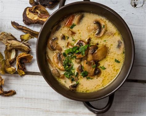 Шаги приготовления классического грибного супа с курицей